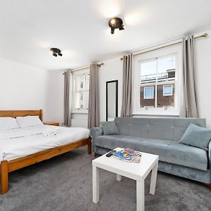 Studio met een King Size Bed